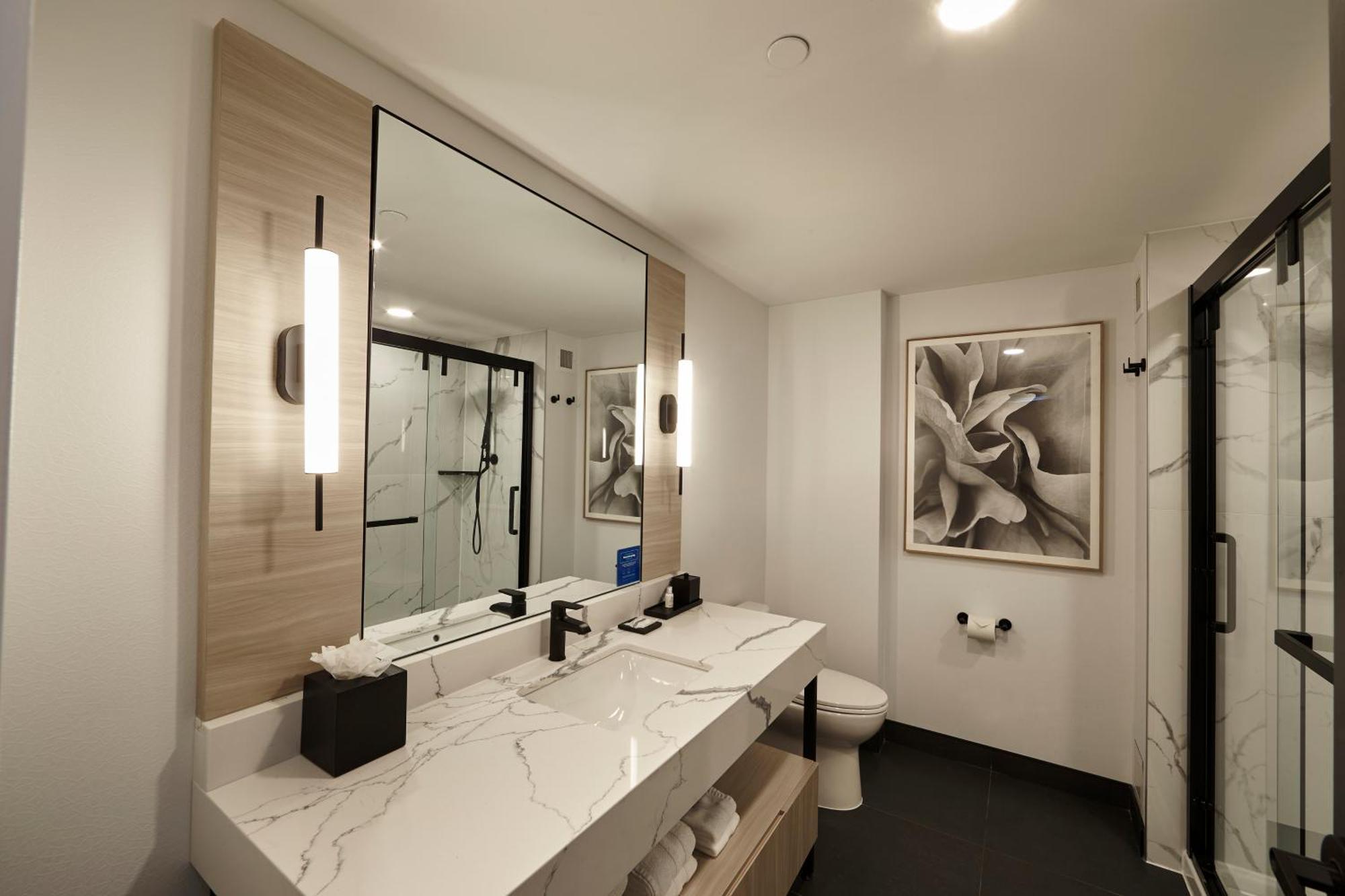 Bloom Mississauga, Tapestry Collection By Hilton Hotel Exterior photo